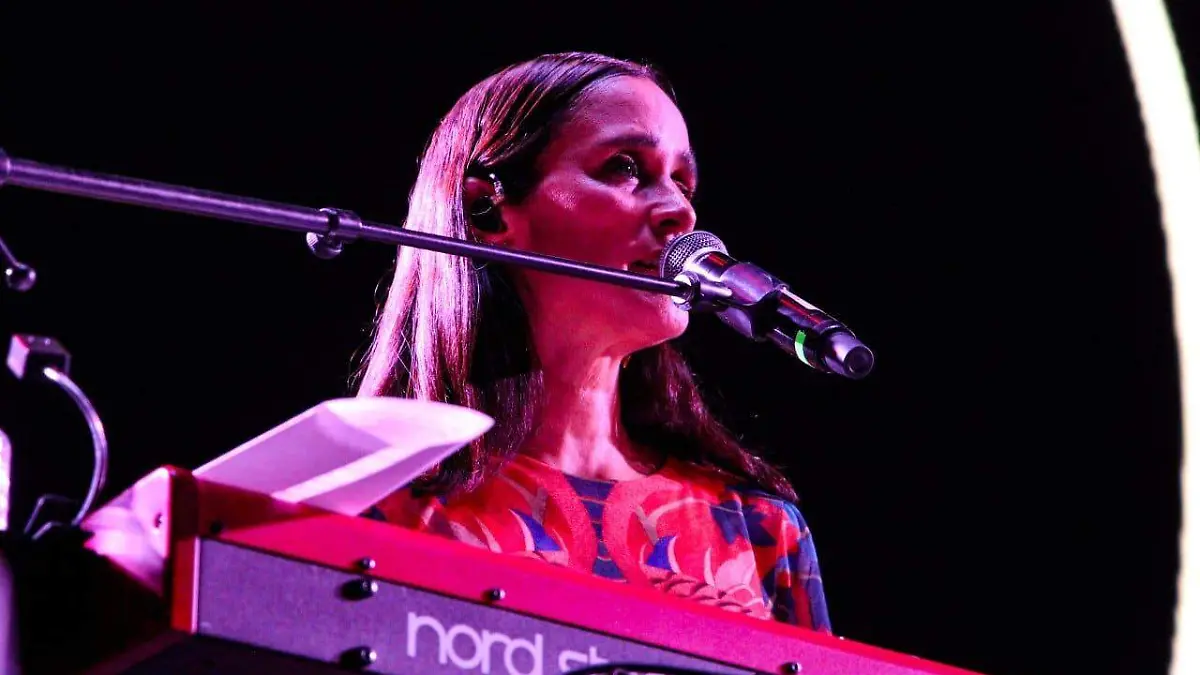 Julieta Venegas FDO